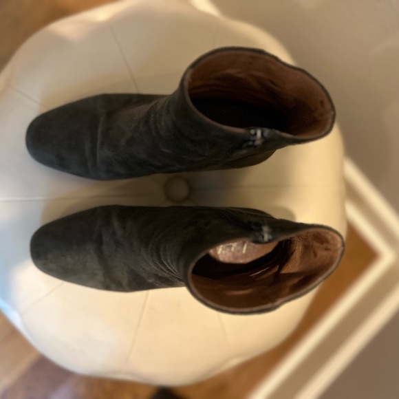 Forrest green suede booties with animal print heel. - Picture 7 of 7